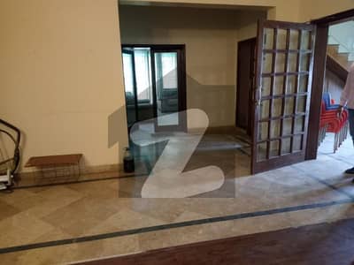 جوہر ٹاؤن فیز 2 جوہر ٹاؤن,لاہور میں 6 کمروں کا 2 کنال مکان 2.65 لاکھ میں کرایہ پر دستیاب ہے۔