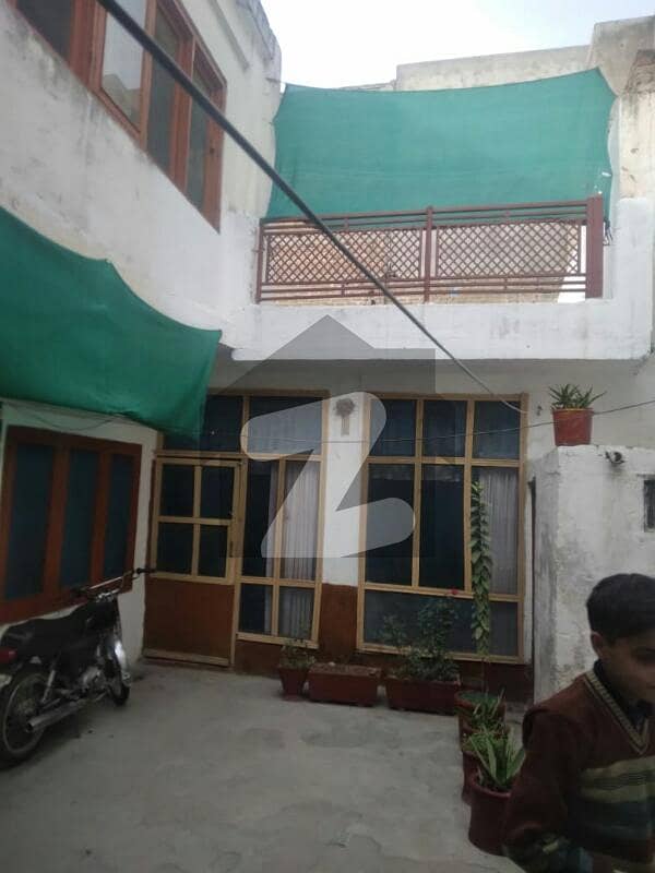 صادق آباد راولپنڈی میں 5 کمروں کا 6 مرلہ مکان 1.7 کروڑ میں برائے فروخت۔