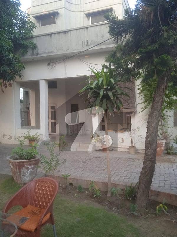 ماڈل ٹاؤن ۔ بلاک ڈی ماڈل ٹاؤن,لاہور میں 11 کمروں کا 2 کنال مکان 16.0 کروڑ میں برائے فروخت۔