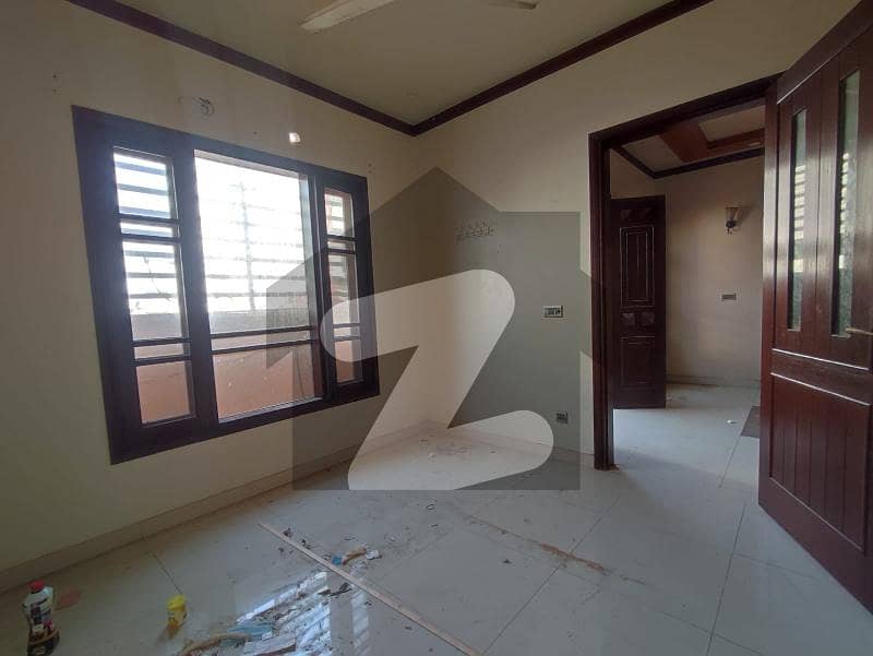 ڈی ایچ اے فیز 8 ڈی ایچ اے ڈیفینس,کراچی میں 4 کمروں کا 4 مرلہ مکان 4.5 کروڑ میں برائے فروخت۔