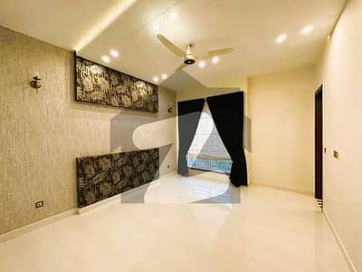 بحریہ ٹاؤن سیکٹر سی بحریہ ٹاؤن,لاہور میں 5 کمروں کا 10 مرلہ فلیٹ 1.0 لاکھ میں کرایہ پر دستیاب ہے۔
