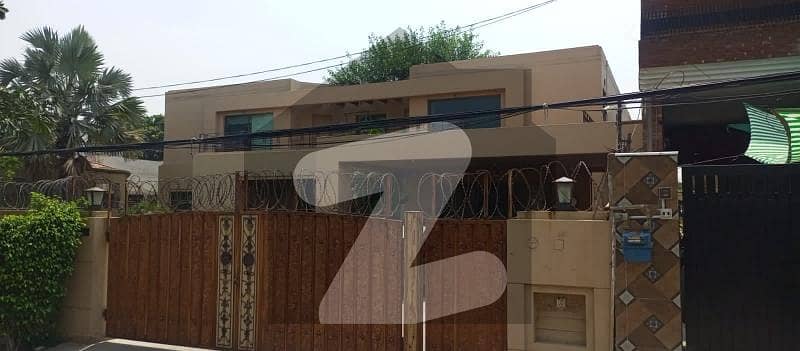 ڈی ایچ اے فیز 2 ڈیفنس (ڈی ایچ اے),لاہور میں 5 کمروں کا 2 کنال مکان 4.1 لاکھ میں کرایہ پر دستیاب ہے۔