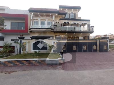 میڈیا ٹاؤن راولپنڈی میں 6 کمروں کا 12 مرلہ مکان 6.25 کروڑ میں برائے فروخت۔