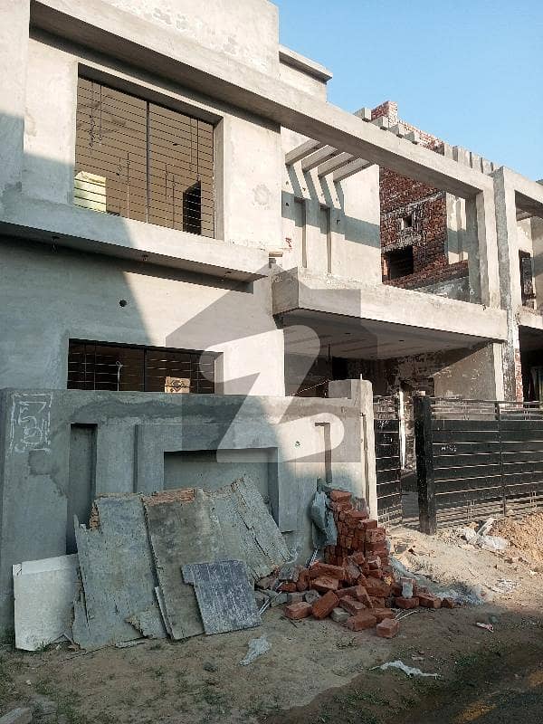 نیو لاهور سٹی لاہور میں 6 کمروں کا 7 مرلہ مکان 2.0 کروڑ میں برائے فروخت۔