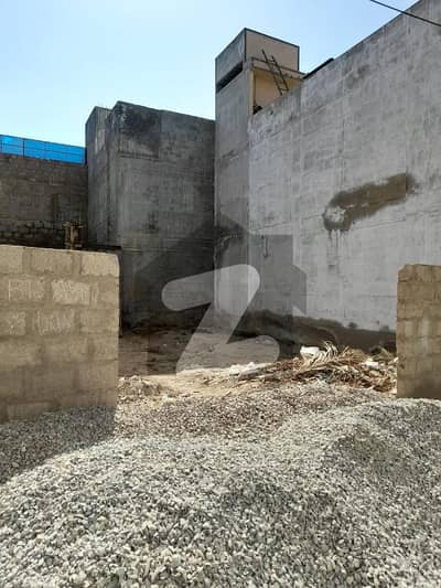 LEASED PLOT 150 SQ YARD WITH ALL AMENITIES IN GULISTAN E JAUHAR BLOCK 9
