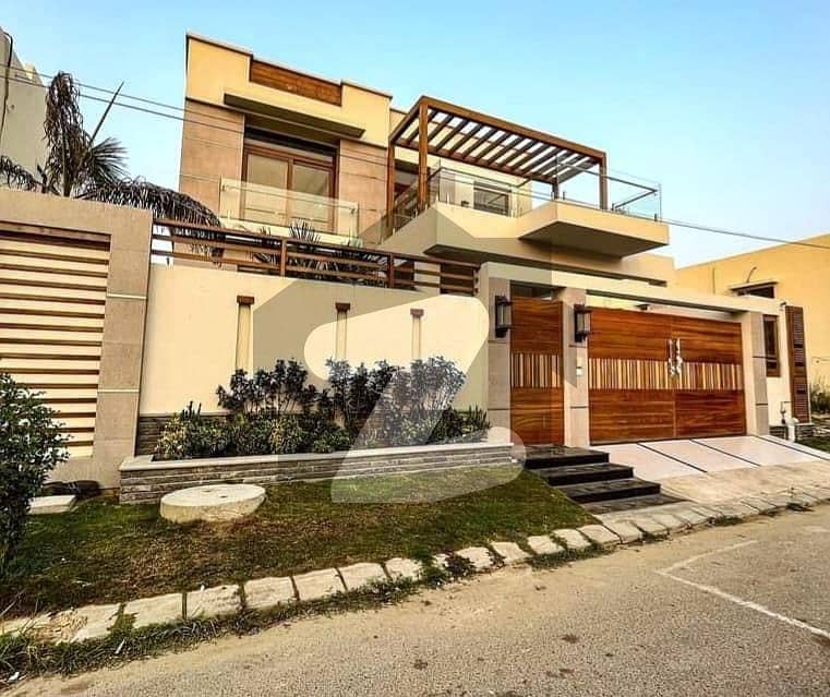 Extravagant 500 Yards House Available For Sale In DHA Phase 8