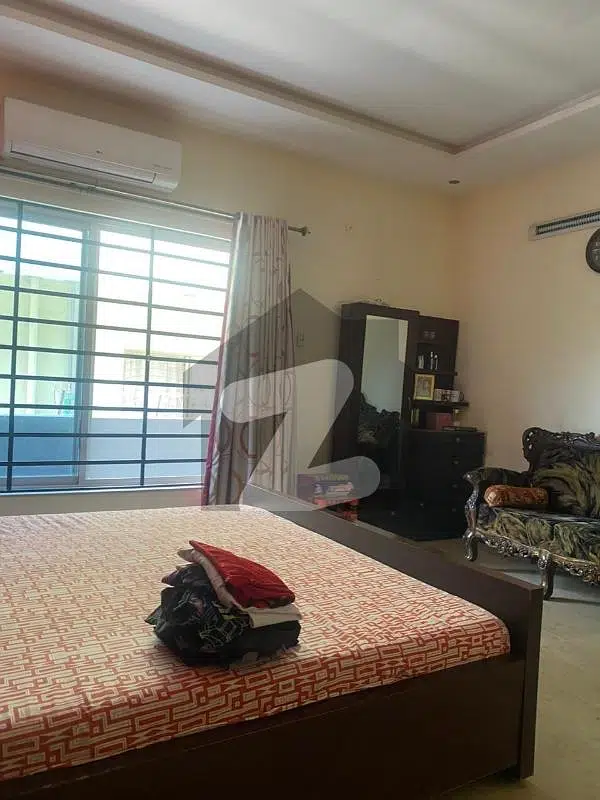 G-10 . . . 1kanal Big House Available For Sale. . 3 Storey. . 12bed Attached Bath. . . . . . Best All Over G-10