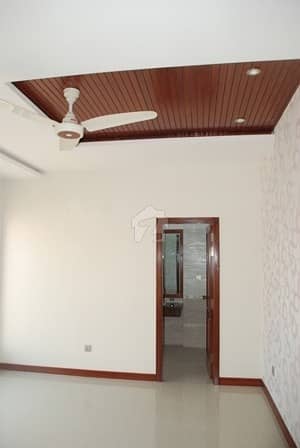 Mm Alam Road - Near To KFC - 2 Kanal Lower Portion For Rent