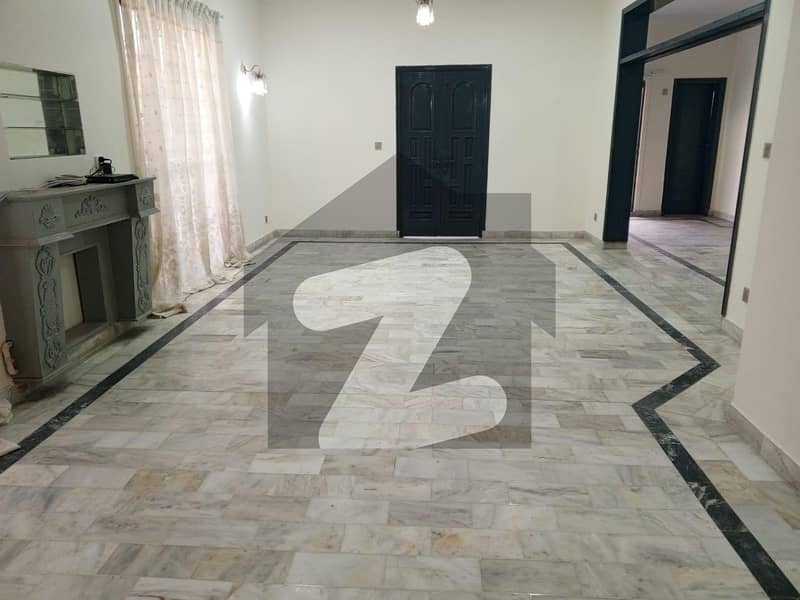 سپر ٹاون لاہور میں 2 کمروں کا 10 مرلہ بالائی پورشن 45.0 ہزار میں کرایہ پر دستیاب ہے۔