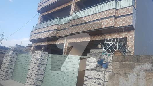 نیلے پارے ایبٹ آباد میں 8 کمروں کا 9 مرلہ مکان 2.4 کروڑ میں برائے فروخت۔
