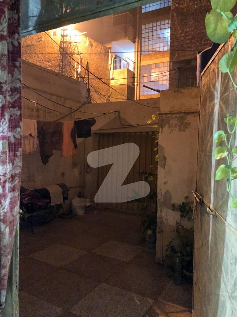 علامہ اقبال ٹاؤن لاہور میں 2 کمروں کا 3 مرلہ فلیٹ 1.35 کروڑ میں برائے فروخت۔