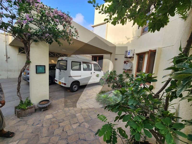 1000 Yards Bangalow Available For Sale Clifton Block 5, Clifton