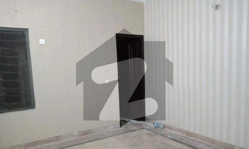 فیصل ٹاؤن لاہور میں 4 کمروں کا 10 مرلہ مکان 1.25 لاکھ میں کرایہ پر دستیاب ہے۔