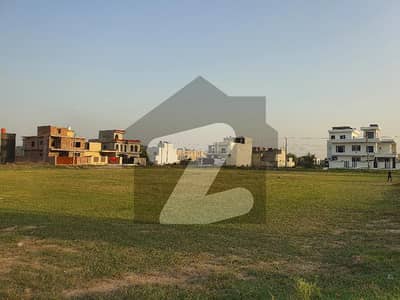 ویتھ ایمپلائیز کوآپریٹو ہاؤسنگ - بلاک ڈی ویتھ ایمپلائیز کوآپریٹو ہاؤسنگ,لاہور میں 1 کنال رہائشی پلاٹ 1.15 کروڑ میں برائے فروخت۔