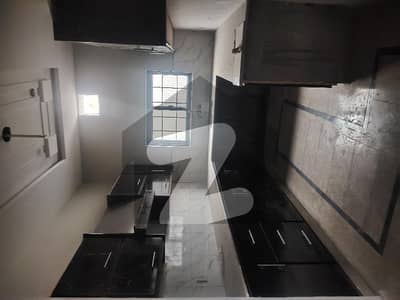 علامہ اقبال ٹاؤن لاہور میں 8 کمروں کا 12 مرلہ مکان 1.85 لاکھ میں کرایہ پر دستیاب ہے۔