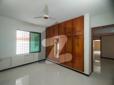 40X80 HOUSE AVAILABLE FOR RENT IN I-8 ISLAMABAD