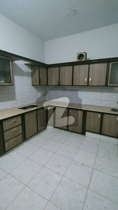 CLIFTON BLOCK 8 GARNET CENTER 3BEDROOMS DRAWING DINING TV LOUNGE KITCHEN FLAT FOR SALE