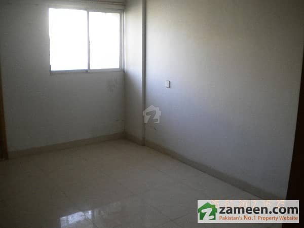 550 Sq/ft 2 Bed Lounge Flat On 1st Floor