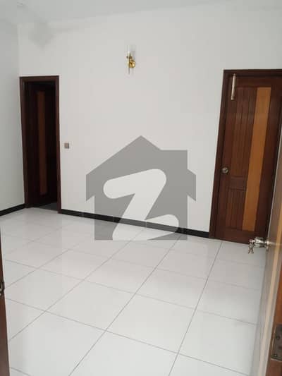 1200 SQ-FT, 5 ROOMS, 2ND FLOOR, WELL MAINTAINED BUILDING IQBAL COMPLEX, SECTOR 5K, NEAR GREEN LINE BUS STOP AND POWER HOUSE, 200FT ROAD,