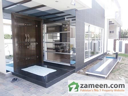 Mazhar Muneer Designed 1 Kanal Stylish House For Sale