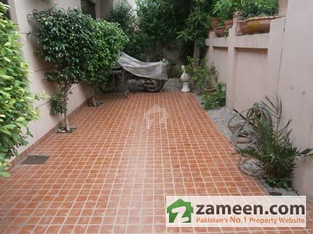 Used 10 Marla Spanish Tile Bungalow For Sale