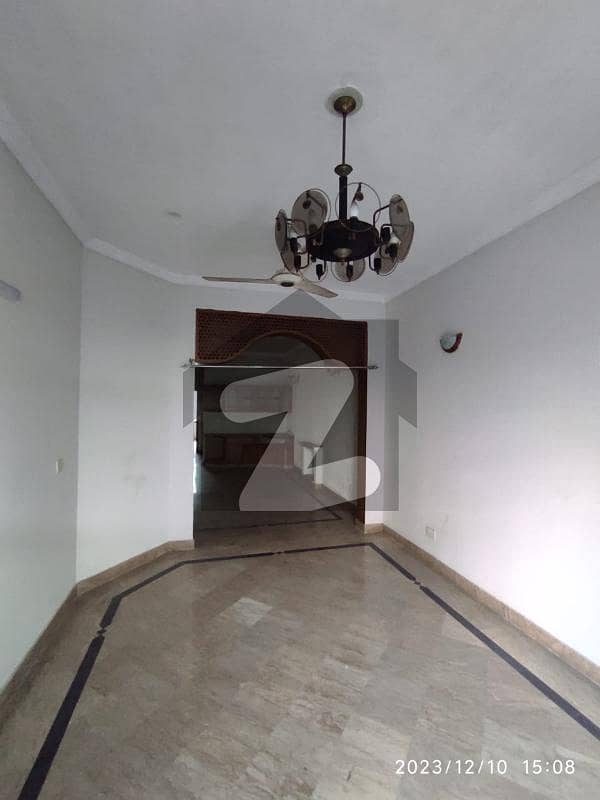 نشیمنِ اقبال فیز 1 نشیمنِ اقبال,لاہور میں 4 کمروں کا 10 مرلہ مکان 1.2 لاکھ میں کرایہ پر دستیاب ہے۔