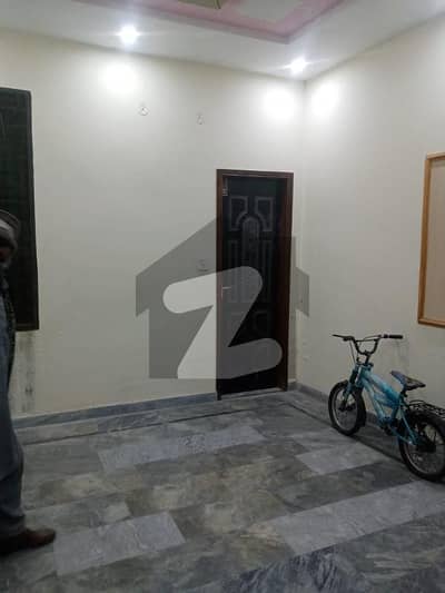 خیابان قائد اعظم لاہور میں 3 کمروں کا 2 مرلہ مکان 65.0 لاکھ میں برائے فروخت۔