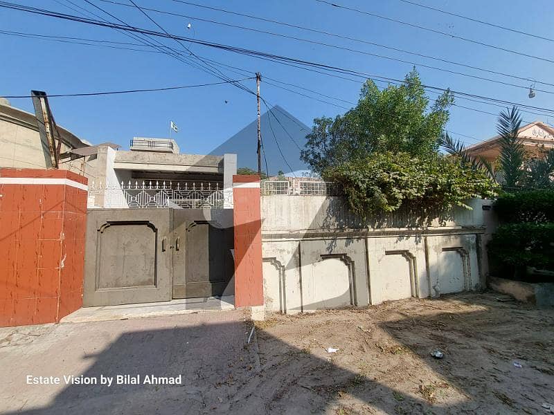 النجف کالونی فیصل آباد میں 2 کمروں کا 10 مرلہ مکان 26.0 ہزار میں کرایہ پر دستیاب ہے۔