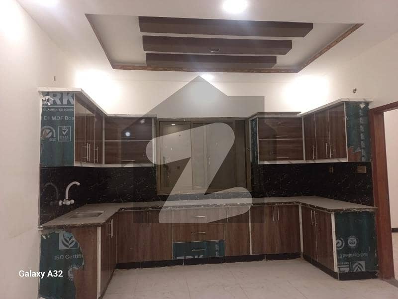 Prime Location Karachi Administration Employees - Block 8 Flat For sale Sized 150 Square Yards