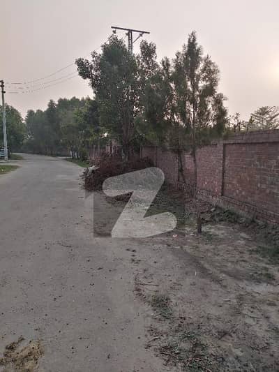 برکی روڈ کینٹ,لاہور میں 4 کنال رہائشی پلاٹ 3.1 کروڑ میں برائے فروخت۔