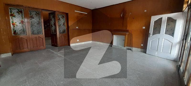 Renovated 6 Bedroom Full House Available In F-11 For Rent