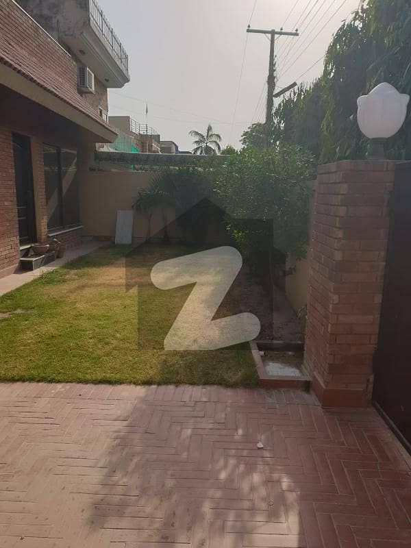 1 KANAL DOUBLE STOREY HOUSE FOR RENT IN PIA HOUSING SOCIETY NEAR PIA MAIN BOULEVARD AND WAPDA TOWN ROUND ABOUT. ORIGINAL PICS. AVAILABLE FOR BOTH FAMILY AND SALIENT OFFICE. ALL FACILITIES AVAILABLE.