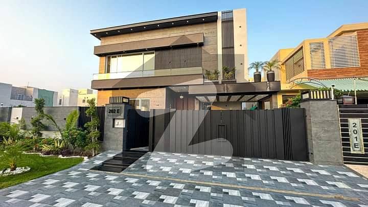 10 MARLA BEAUTIFUL HOUSE FOR RENT IN DHA