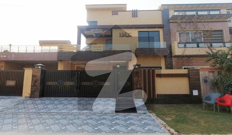 Prime Location House Of 10 Marla For sale In Central Park - Block A