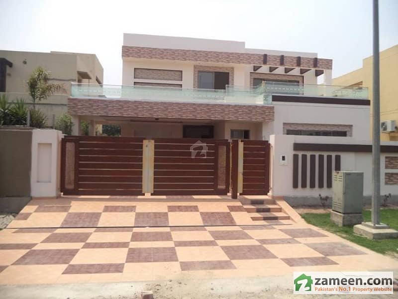 DHA Homes Phase 8 - Good Location 10 Marla Full House For Rent
