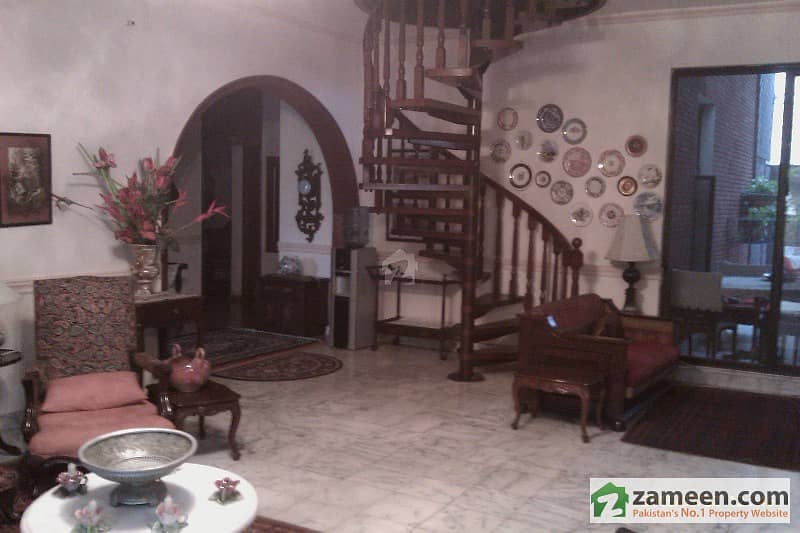 Top Location 32 Marla Beautiful House For Sale In Main Cantt Near Mall Of Lahore