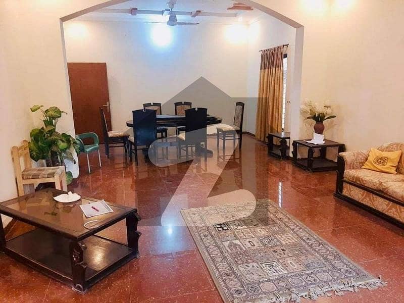 جوہر ٹاؤن فیز 1 جوہر ٹاؤن,لاہور میں 6 کمروں کا 13 مرلہ مکان 6.0 کروڑ میں برائے فروخت۔