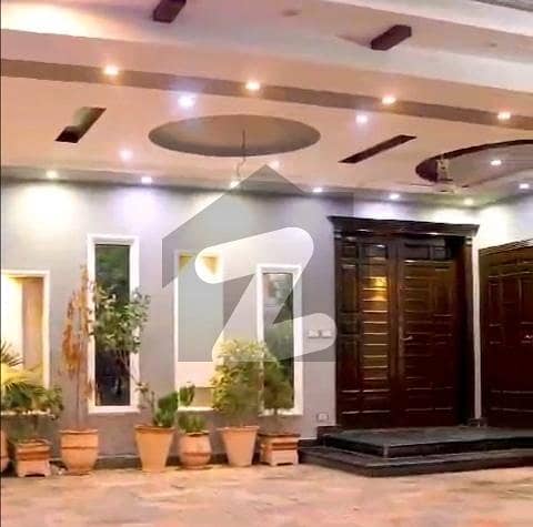گُلِ دامِن لاہور میں 8 کمروں کا 1 کنال مکان 5.35 کروڑ میں برائے فروخت۔