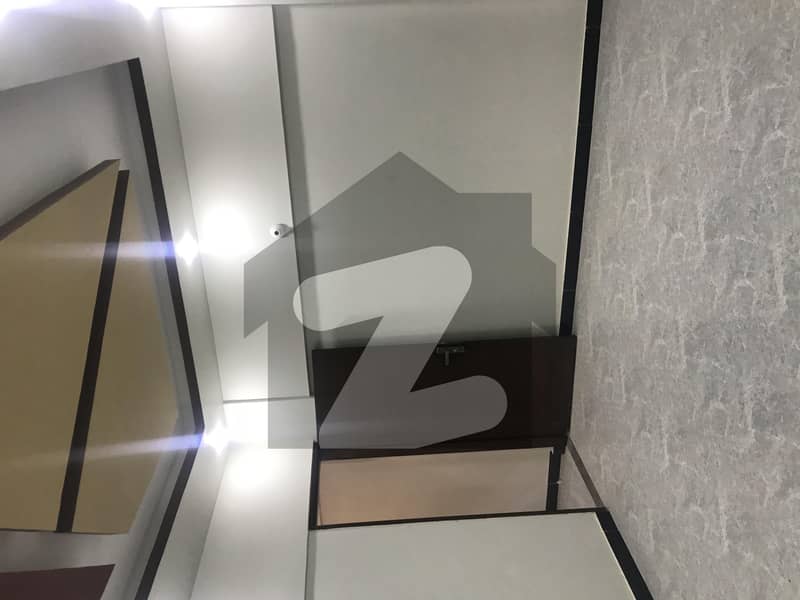 FLAT FOR RENT FIRST FLOOR LIFT WEST OPEN NEAREST MEADAR HALEEM BLOCK 18