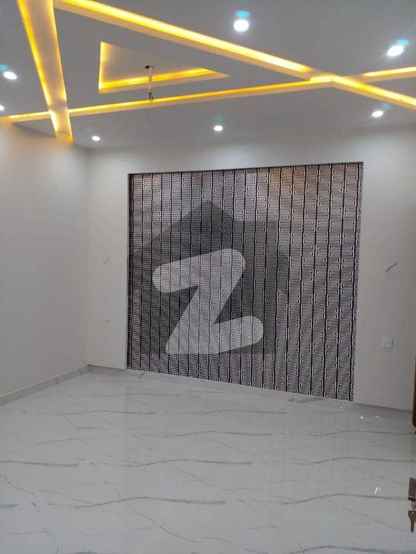 10 Marla Luxurious House For Rent At Canal Road Society Faisalabad