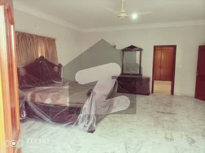Aesthetic Prime Location House Of 1000 Square Yards For rent Is Available