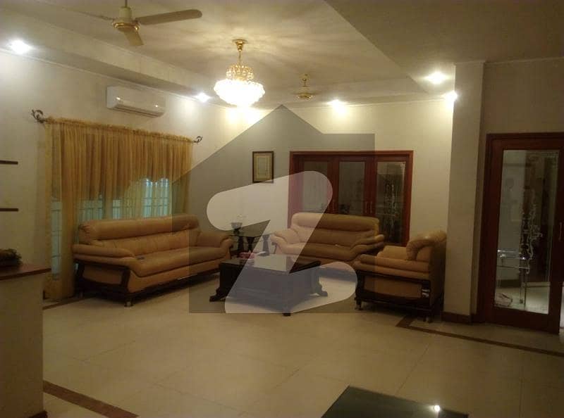 DHA Phase 4 1kanal Furnished Bangalow Available For Rent