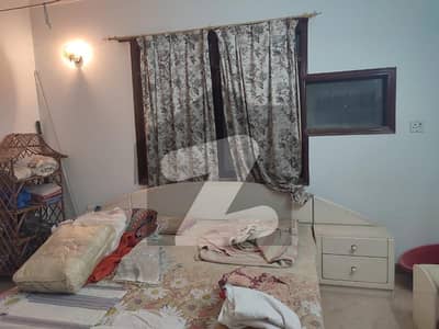 گلستانِِ جوہر ۔ بلاک 15 گلستانِ جوہر,کراچی میں 6 کمروں کا 10 مرلہ مکان 4.7 کروڑ میں برائے فروخت۔