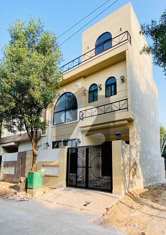 نیو لاهور سٹی لاہور میں 3 کمروں کا 4 مرلہ مکان 1.28 کروڑ میں برائے فروخت۔