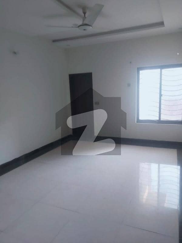 Gulberg 2000 Square Feet Office Up For Rent