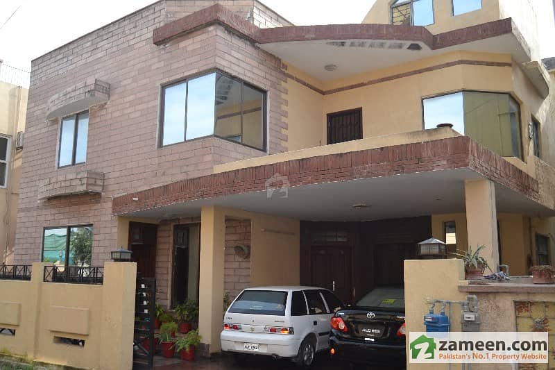 10 Marla House For Sale On Main Road In Front Of Ayub Park