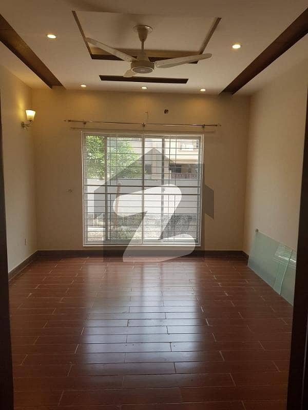 9 MARLA LIKE A NEW FULL HOUSE FOR RENT IN ALI BLOCK BAHRIA TOWN LAHORE