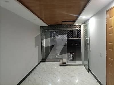 4 MARLA BEAUTIFUL COMMERCIAL GROUND FLOOR HALL FOR RENT IN PARAGON CITY