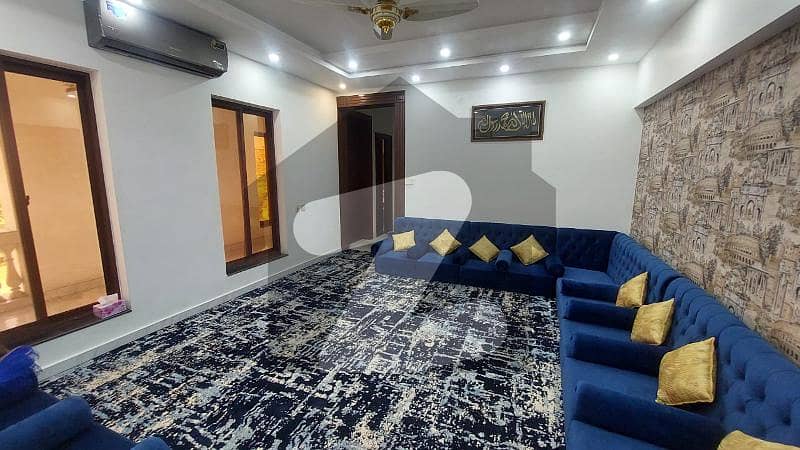 سوساں روڈ فیصل آباد میں 5 کمروں کا 1 کنال مکان 10.5 کروڑ میں برائے فروخت۔
