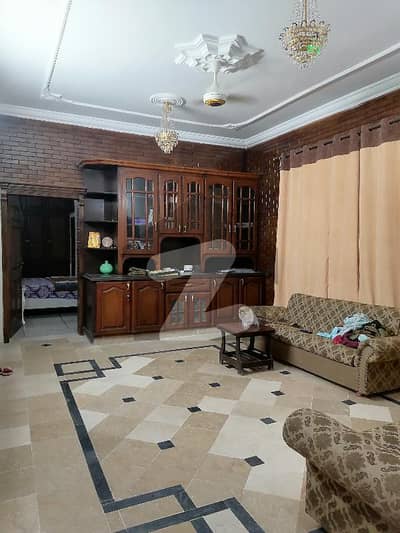 چکلالہ سکیم 3 چکلالہ سکیم,راولپنڈی میں 6 کمروں کا 8 مرلہ مکان 3.0 کروڑ میں برائے فروخت۔